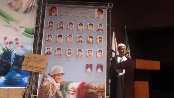 بمناسبت هفته دفاع مقدس مراسم شبی با افلاکیان در پردیس خواجه نصیر کرمان با حضور مهندس سیف الهی معاون استاندار کرمان و مسئولین استان برگزار شد