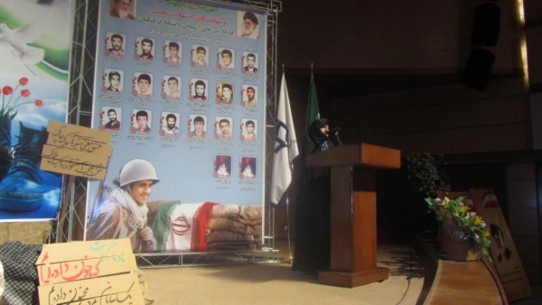 بمناسبت هفته دفاع مقدس مراسم شبی با افلاکیان در پردیس خواجه نصیر کرمان با حضور مهندس سیف الهی معاون استاندار کرمان و مسئولین استان برگزار شد