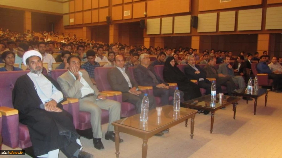 بمناسبت هفته دفاع مقدس مراسم شبی با افلاکیان در پردیس خواجه نصیر کرمان با حضور مهندس سیف الهی معاون استاندار کرمان و مسئولین استان برگزار شد