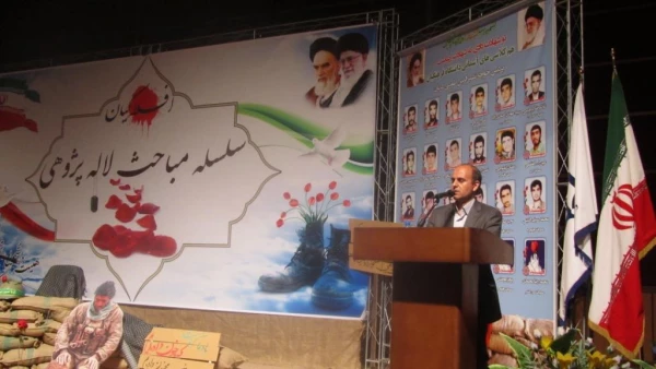 بمناسبت هفته دفاع مقدس مراسم شبی با افلاکیان در پردیس خواجه نصیر کرمان با حضور مهندس سیف الهی معاون استاندار کرمان و مسئولین استان برگزار شد