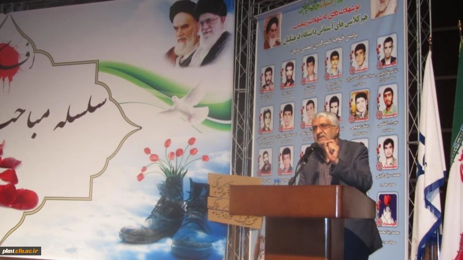 بمناسبت هفته دفاع مقدس مراسم شبی با افلاکیان در پردیس خواجه نصیر کرمان با حضور مهندس سیف الهی معاون استاندار کرمان و مسئولین استان برگزار شد