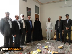 دیدار و اهداء لوح سپاس مسئولین اداره کل شاهد و امور ایثارگران سازمان مرکزی دانشگاه فرهنگیان با خانواده معظم دانشجو معلم شهید مهدی عبدالله زاده در زرند کرمان