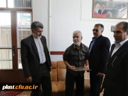 دیدار و اهداء لوح سپاس مسئولین اداره کل شاهد و امور ایثارگران سازمان مرکزی دانشگاه فرهنگیان با خانواده معظم دانشجو معلم شهید مهدی عبدالله زاده در زرند کرمان