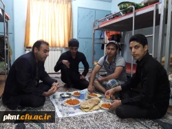 تصاویر حضور سرپرست پردیس در خوابگاه و صرف نهار با دانشجویان