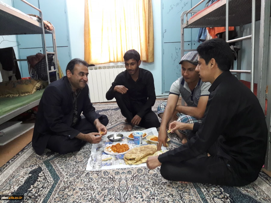 تصاویر حضور سرپرست پردیس در خوابگاه و صرف نهار با دانشجویان