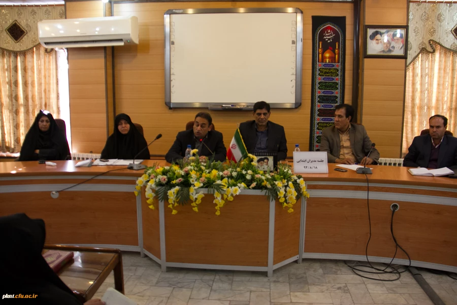 تصاویر سخنرانی سرپرست پردیس خواجه نصیر در جمع مدیران دوره ابتدایی ناحیه یک آموزش و پرورش