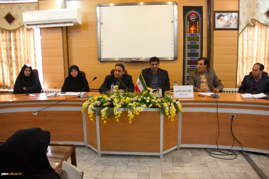 تصاویر سخنرانی سرپرست پردیس خواجه نصیر در جمع مدیران دوره ابتدایی ناحیه یک آموزش و پرورش