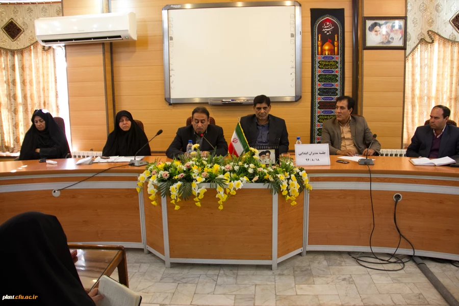 تصاویر سخنرانی سرپرست پردیس خواجه نصیر در جمع مدیران دوره ابتدایی ناحیه یک آموزش و پرورش