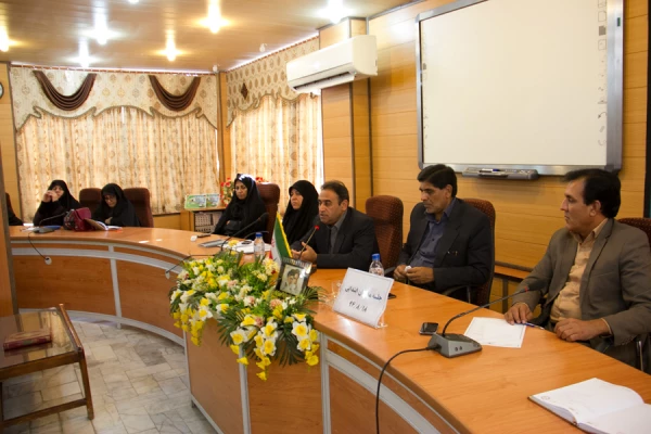 تصاویر سخنرانی سرپرست پردیس خواجه نصیر در جمع مدیران دوره ابتدایی ناحیه یک آموزش و پرورش