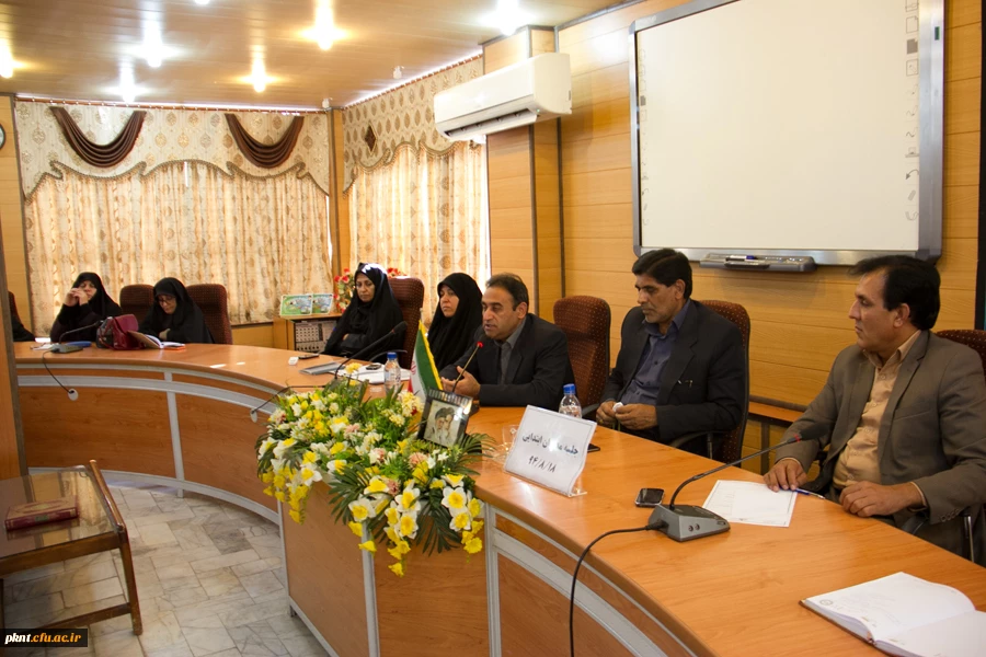 تصاویر سخنرانی سرپرست پردیس خواجه نصیر در جمع مدیران دوره ابتدایی ناحیه یک آموزش و پرورش