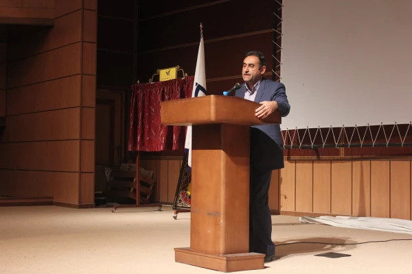 تصاویر دیدار صمیمانه مسئولان پردیس خواجه نصیرالدین طوسی با دانشجویان کارشناسی ناپیوسته