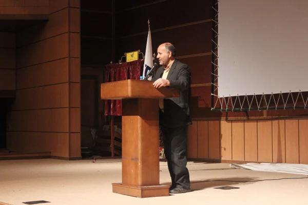 تصاویر دیدار صمیمانه مسئولان پردیس خواجه نصیرالدین طوسی با دانشجویان کارشناسی ناپیوسته