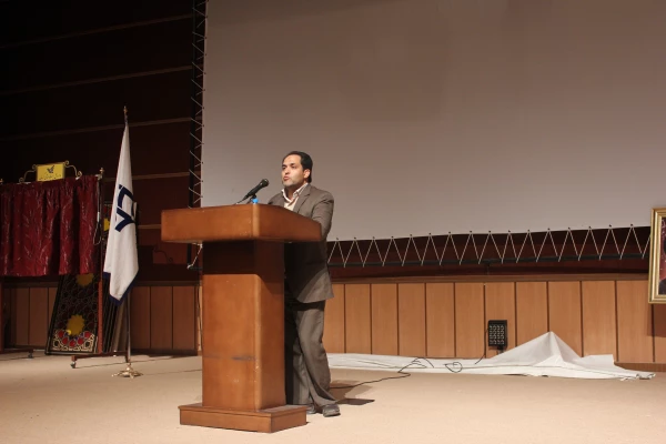 تصاویر دیدار صمیمانه مسئولان پردیس خواجه نصیرالدین طوسی با دانشجویان کارشناسی ناپیوسته