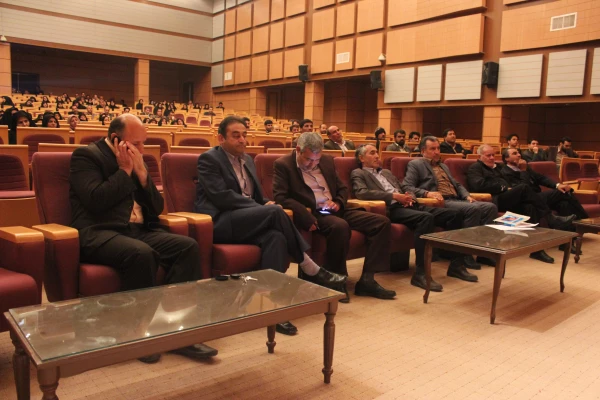 تصاویر دیدار صمیمانه مسئولان پردیس خواجه نصیرالدین طوسی با دانشجویان کارشناسی ناپیوسته