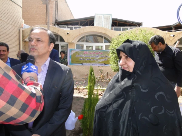 انجام مراسم غرس نهال به مناسبت هفته منابع طبیعی توسط استاندار در دانشگاه فرهنگیان کرمان