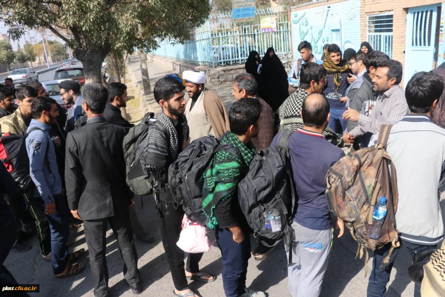 استقبال از دانشجویان شرکت کننده در پیاده روی اربعین