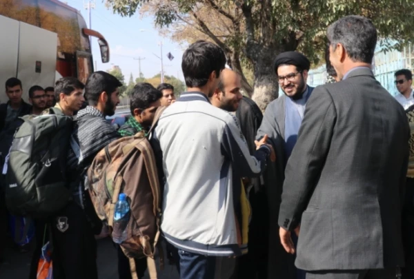 استقبال از دانشجویان شرکت کننده در پیاده روی اربعین