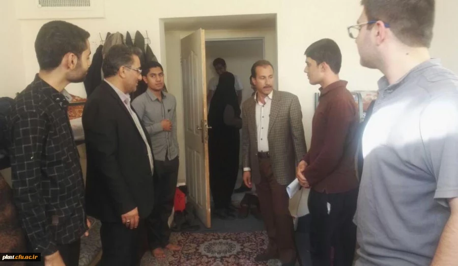 بازدید مشهدی رئیس اداره سراهای دانشجویی و همراهان از خوابگاه ها و سلف سرویس دانشگاه فرهنگیان استان کرمان 20 آذرماه 96