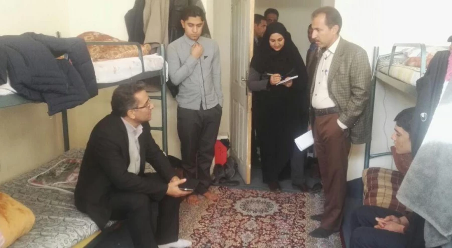 بازدید مشهدی رئیس اداره سراهای دانشجویی و همراهان از خوابگاه ها و سلف سرویس دانشگاه فرهنگیان استان کرمان 20 آذرماه 96