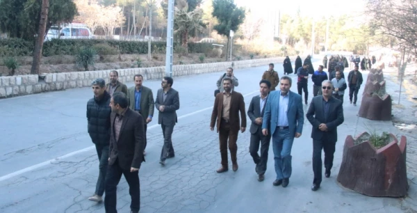 مراسم پیاده روی و تقدیم گل به ساحت مقدس شهدا به مناسبت دهه فجر