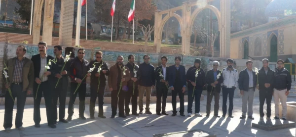 مراسم پیاده روی و تقدیم گل به ساحت مقدس شهدا به مناسبت دهه فجر