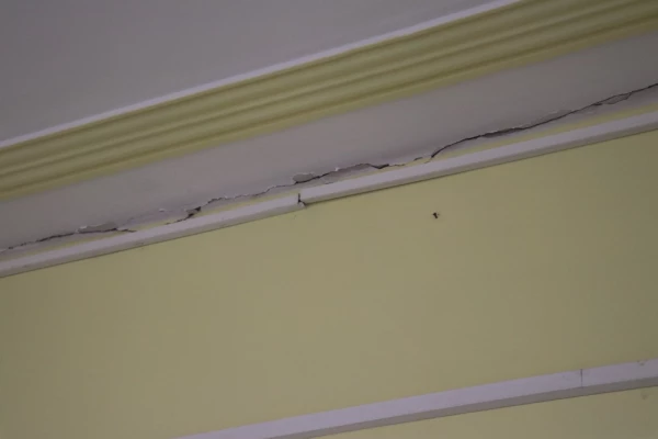 ترک خوردگی ساختمان های پردیس خواجه نصیرالدین طوسی در اثر زلزله