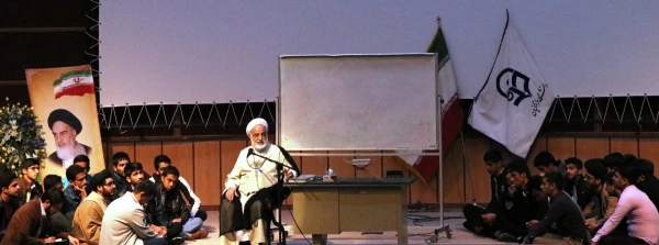 حجت الاسلام و المسلمین قرائتی در جمع دانشجومعلمان دانشگاه