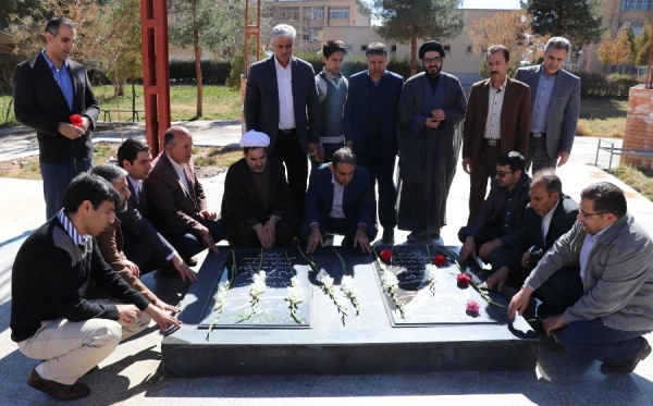 آئین غبارروبی و عطرافشانی قبور مطهر شهدای گمنام