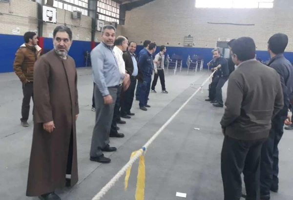 برگزاری مسابقات طناب کشی کارکنان دانشگاه