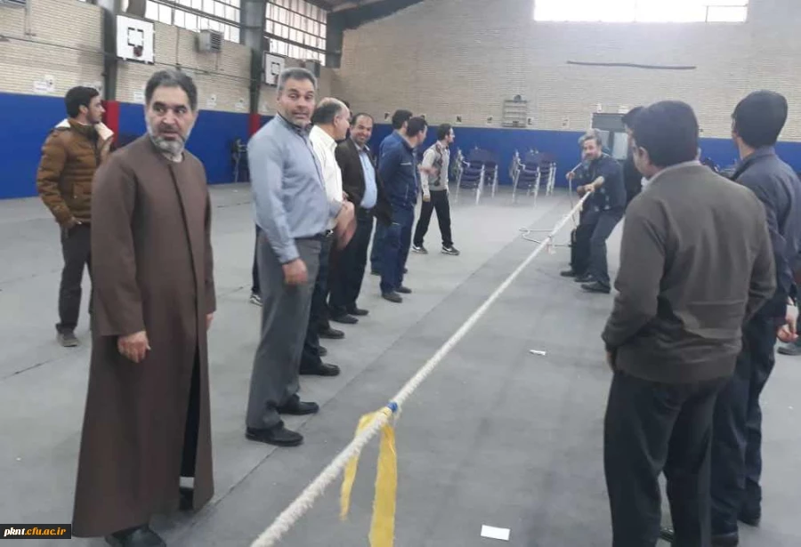 برگزاری مسابقات طناب کشی کارکنان دانشگاه