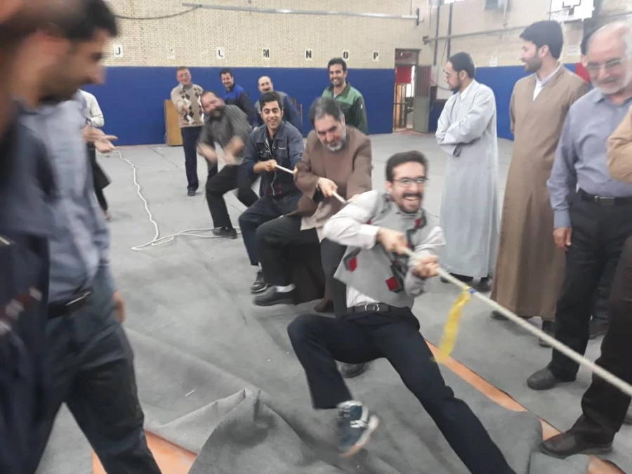 برگزاری مسابقات طناب کشی کارکنان دانشگاه