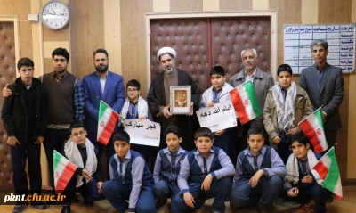 رئیس دانشگاه فرهنگیان استان در دیدار با شورای دانش آموزی مجتمع امام هادی علیه السلام کرمان گفت: وظیفه اصلی دانشگاه فرهنگیان انجام کارهای تربیتی، معنوی و آماده کردن معلم طراز نظام مقدس جمهوری اسلامی می باشد.