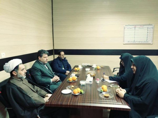 نشست صمیمی رئیس دانشگاه فرهنگیان استان کرمان و رئیس اداره مدارس و مراکز غیردولتی و توسعه مشارکت های مردمی اداره کل آموزش و پرورش