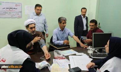 رئیس دانشگاه فرهنگیان استان کرمان و جمعی از همکارانشان به پویش بسیج ملی کنترل فشار خون پیوستند.