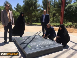 مشاور ریاست دانشگاه فرهنگیان کشور به مقام شهدای گمنام دانشگاه فرهنگیان کرمان ادای احترام کرد.