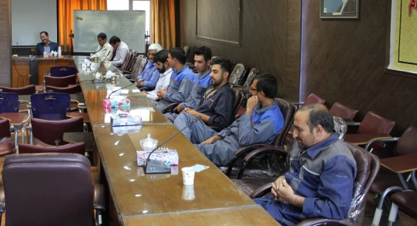 حجت الاسلام و المسلمین عرب مسئول نهاد نمایندگی مقام معظم رهبری در دانشگاه فرهنگیان کرمان در جلسه شورای اداری پردیس خواجه نصیرالدین طوسی: در هیچ دینی به اندازه دین مبین اسلام در خصوص تعالیم اخلاقی تأکید نشده است. 2