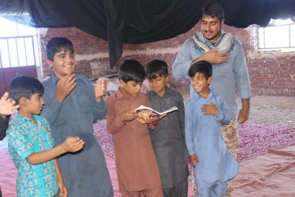 تلاش گروه جهادی شهید شهسواری بسیج دانشجویی دانشگاه فرهنگیان استان کرمان در منطقه زهکلوت رودبار جنوب به روایت تصویر