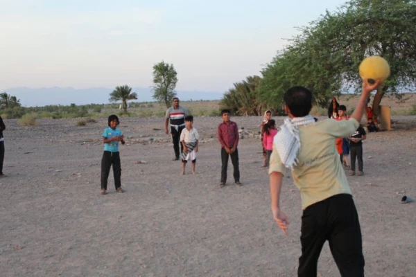 تلاش گروه جهادی شهید شهسواری بسیج دانشجویی دانشگاه فرهنگیان استان کرمان در منطقه زهکلوت رودبار جنوب به روایت تصویر