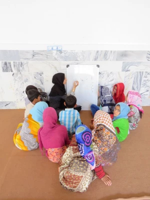 تلاش گروه جهادی شهید شهسواری بسیج دانشجویی دانشگاه فرهنگیان استان کرمان در منطقه زهکلوت رودبار جنوب به روایت تصویر