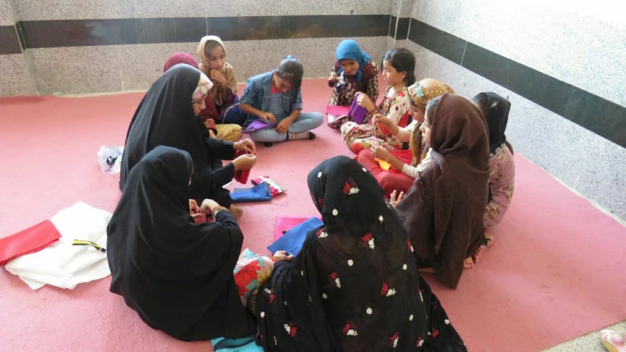 تلاش گروه جهادی شهید شهسواری بسیج دانشجویی دانشگاه فرهنگیان استان کرمان در منطقه زهکلوت رودبار جنوب به روایت تصویر