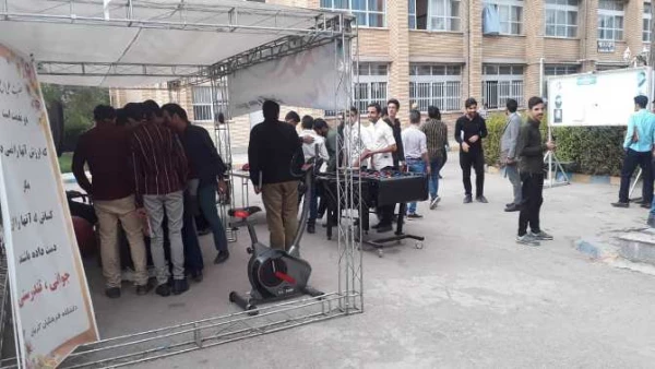 به مناسبت گرامیداشت هفته تربت بدنی نمایشگاه تندرستی در پردیس خواجه نصیرالدین طوسی دانشگاه فرهنگیان کرمان برپاشد. 5