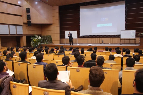 کارگاه دانشجومحور «تربیت مشاور حرفه ای» برگزار گردید. 2