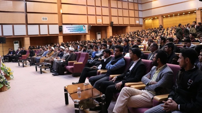مهندس چمران در جمع دانشجویان بسیجی دانشگاه های استان در دانشگاه فرهنگیان کرمان