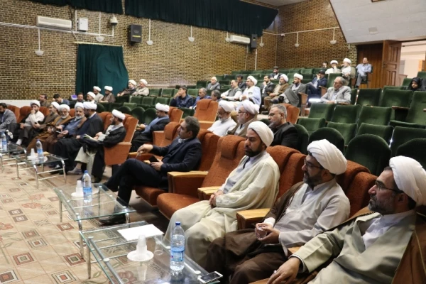 دانشگاه فرهنگیان کرمان میزبان مسئولین دفاتر نهاد مقام معظم رهبری و مدیران گروه های معارف اسلامی دانشگاه های استان بود. 6