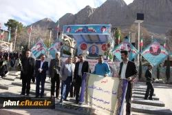 مراسم عطرافشانی و غبارروبی قبور مطهر شهدا توسط رئیس، کارکنان و اساتید دانشگاه فرهنگیان کرمان 