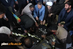 مراسم عطرافشانی و غبارروبی قبور مطهر شهدا توسط رئیس، کارکنان و اساتید دانشگاه فرهنگیان کرمان 