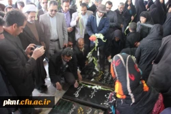 مراسم عطرافشانی و غبارروبی قبور مطهر شهدا توسط رئیس، کارکنان و اساتید دانشگاه فرهنگیان کرمان 